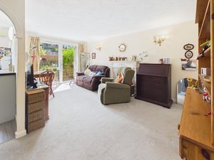 LIVING ROOM- click for photo gallery